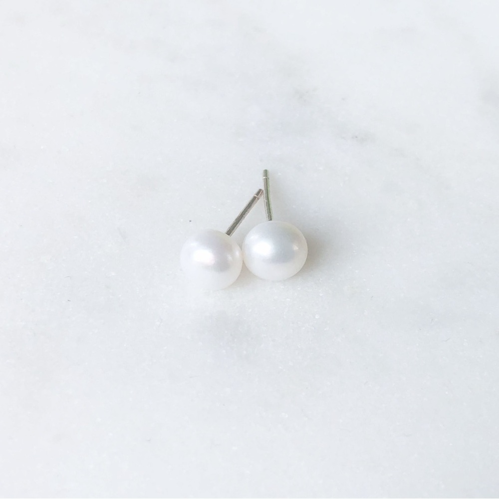 EUC Real Freshwater Pearl Stud Earrings Bridal (8 inch)